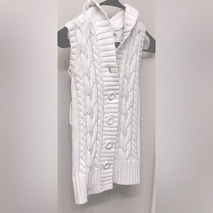 😊Girls hooded old navy cable kniit vest, size 8. Bundle Deals!